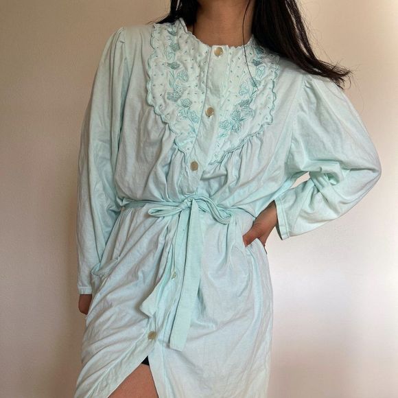 Vintage 1970s soft knit green long sleeve robe embroidered yoke detail medium - Picture 3 of 10